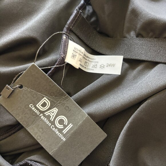 DACI Women's Plus Size Black One Piece Swimsuit Size 24W Ruched Built-in Bra - Picture 7 of 8